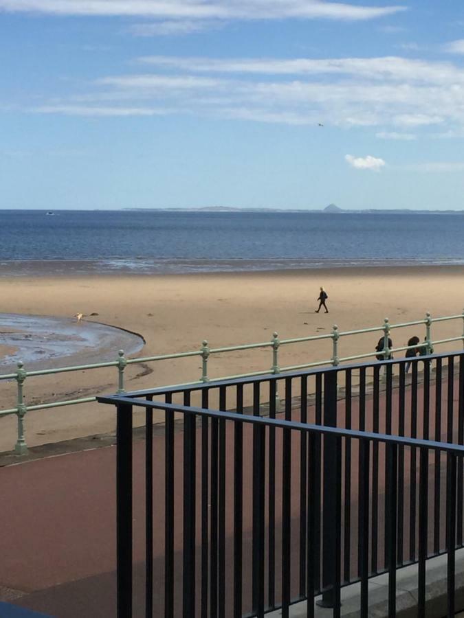 Apartment On The Beach Единбург Екстериор снимка